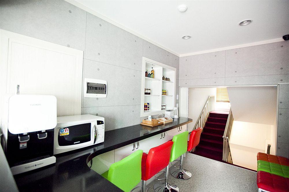 Ari House
